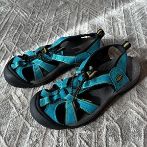 Keen Venice H2 Adjustable Water
Closed Toe Sandals Teal Blue
Size 8